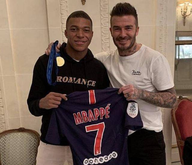 拜仁官方：穆西亚拉今天完成了部分单独训练