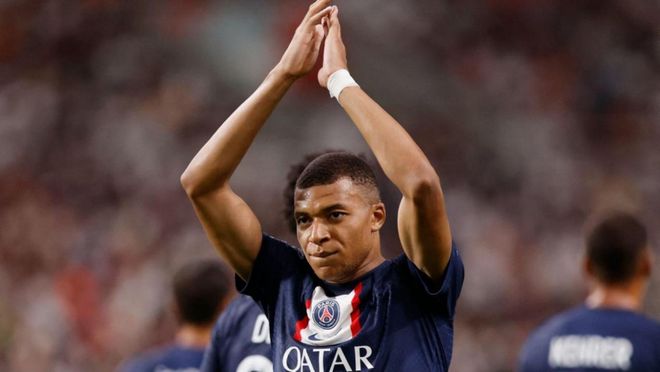 湖人惨败，詹姆斯赛后暗示球权分配有问题，没有打出团队篮球（湖人惨负后，詹姆斯赛后暗示球权分配不合理，团队配合不足）